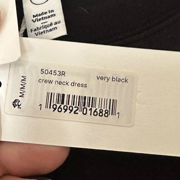 Brand New SPANX AirEssentials Very Black Crewneck Dress Size Medium Athleisure - Picture 5 of 10